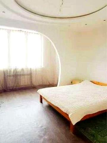 ПРОДАМ 2-кімнатну простору квартиру, вул. Єлизавети Чавдар 1