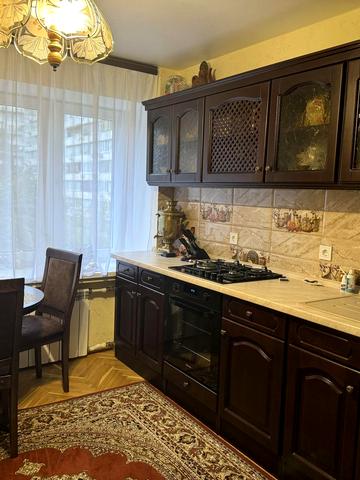 Ованеса Туманяна вул., 8