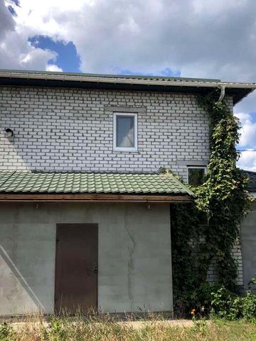 Продаж двох будинків на одній ділянці