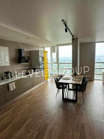 Миколи Гулака вул., 4