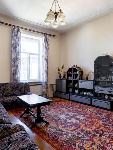 Сергія Єфремова вул., 51