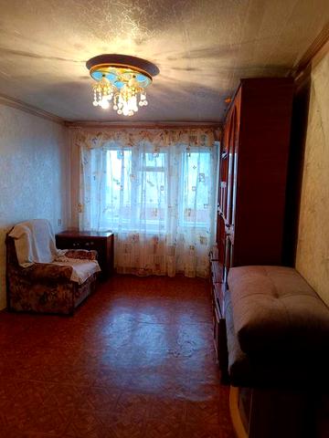 Продам 2 к. квартиру в  районе аэропорта, по ул. Пилотов 5