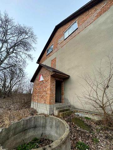 Багатоквартирний будинок в селі Жукин, Київська область