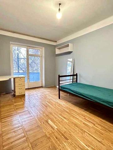 Квартира на першому поверсі,  масив Березняки, вулиця Амвросія Бучми.