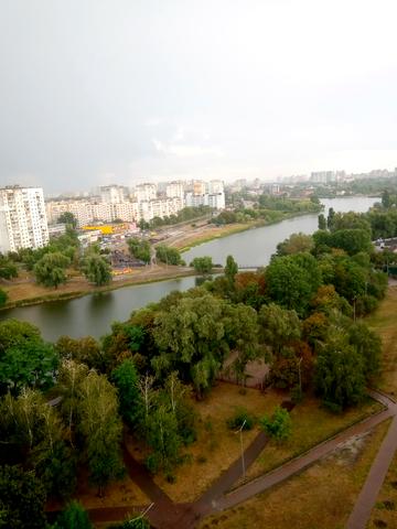 Райдужна вул., 21