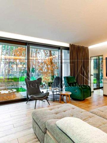 В оренду елегантна садиба з басейном в елітному передмісті Києва