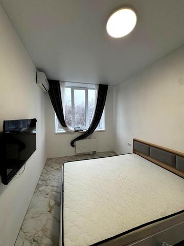 Нововокзальна вул., 69