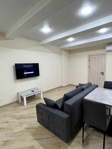 Короткострокова оренда! Здається 2-км квартира + студія