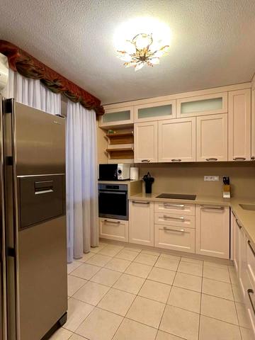 Олександра Довженка вул., 14/1