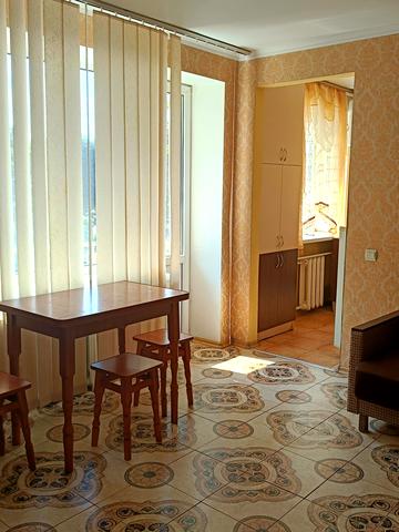 Кафедральна вул., 6