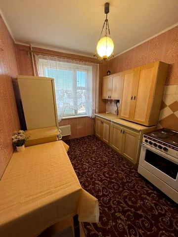 Квартира  3х кімнатна толятинська