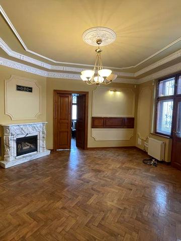 Оренда 4-х кімнатноі квартири 85 кв,м.центр від власника