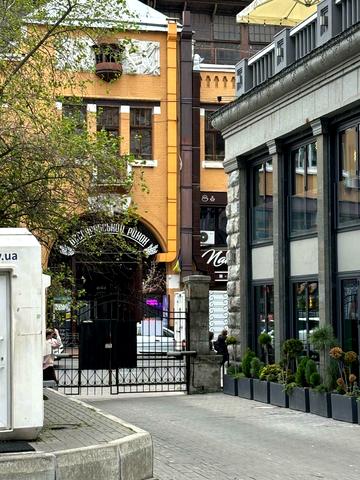 Бессарабська пл., 5