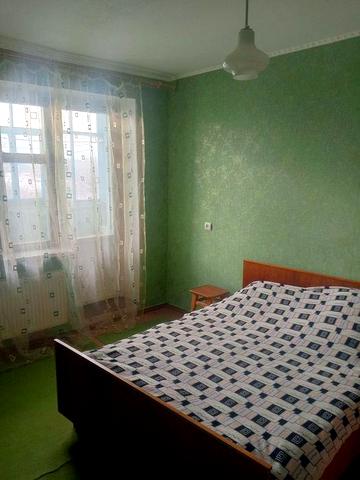 Продам квартиру на первой ревовке!