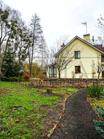 Оренда будинку 130м² 23 сотки Гараж Власне озеро с. Заріччя Опис: