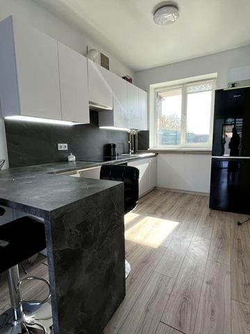 Оренда будинку з гаражем