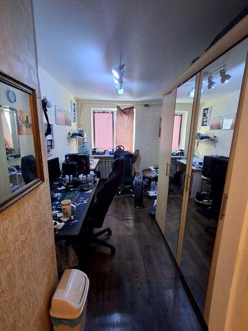 Продам квартиру Миру 4а