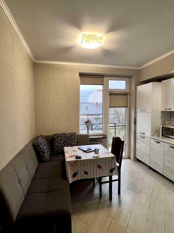 Продаж 1 кім., центр Новака — тиха вулиця, газове опалення.