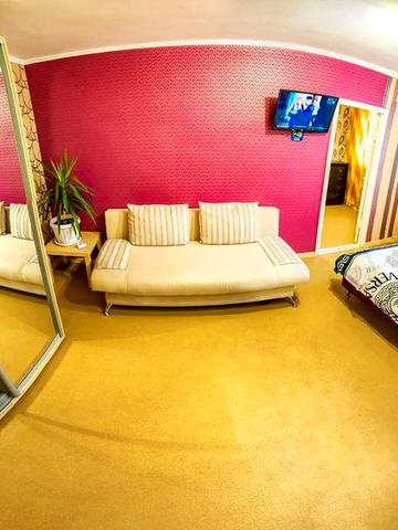 Квартира в центрі двокімнатна з ремонтом без посередників.