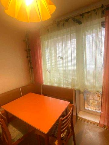 Виноградар, пр-т Свободи 24, затишна, роздільна 2к квартира, 1 поверх!