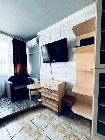 оренда 1 кімнатної студії жк "Нова Хвиля " харківське-шосе.