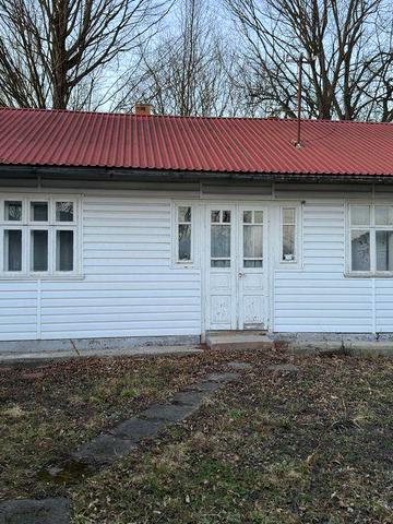 Будинок + 42 сотих землі в с.Ценява (газ, світло, криниця)