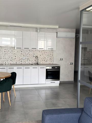 Літературна вул., 10-Б