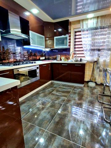 Лесі Українки вул., 222