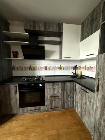 Теплична вул., 42