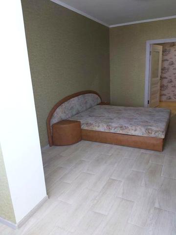 Сдам просторную однокомнатную квартиру  50 м.с.Фонтанка 6500гр.