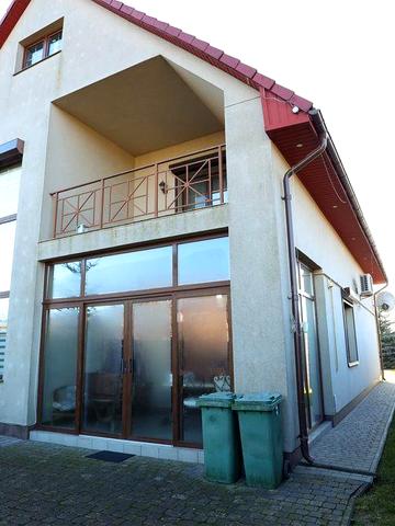 Продам затишний будинок в Дачному