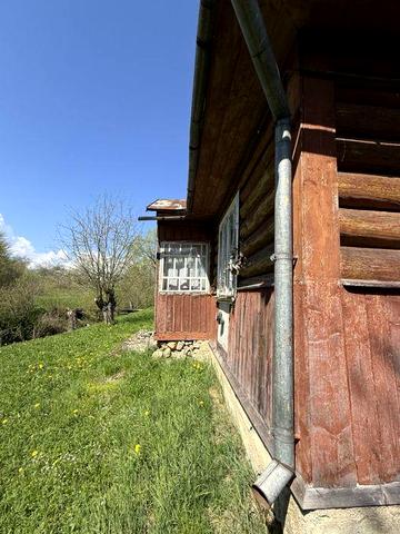 Будинок з просторим подвір’ям і місцем для відпочинку