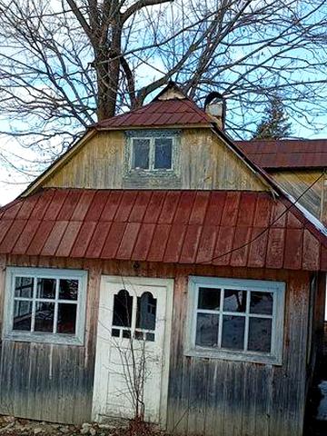 Продається готове до проживання господарство в селі Шепіт Косівського