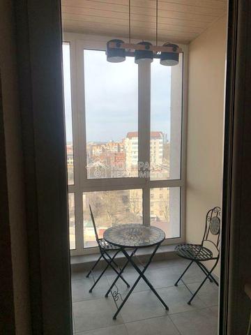 Студентська вул., 22