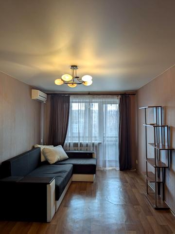 Вячеслава Чорновола вул. (Юрія Савченка), 64