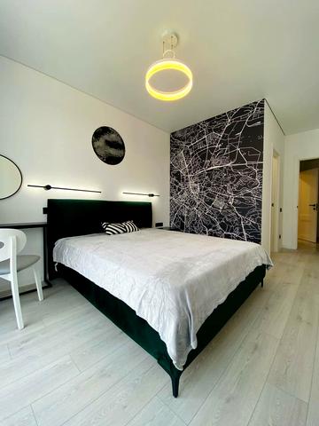 Угорська вул., 12