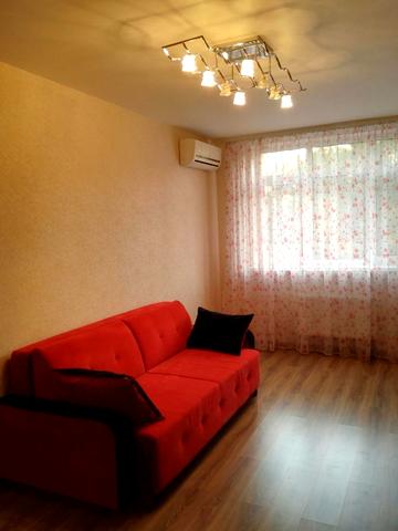 Воскресенська вул., 16