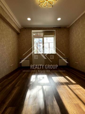 Університетський просп. (Гагаріна), 19