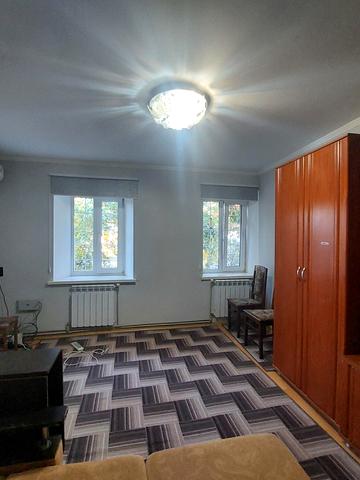 Новосільська вул., 33