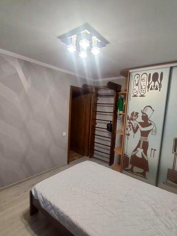 Продається простора 3-х кімнатна квартира