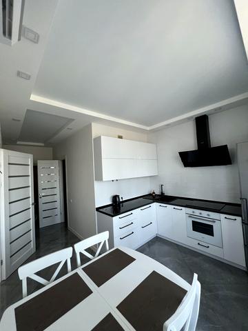 Михайлівська вул., 8