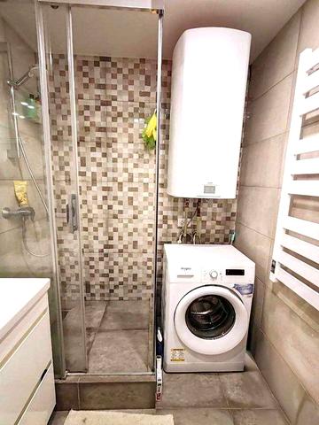 Продам 2-х к. квартиру в центре с ремонтом.