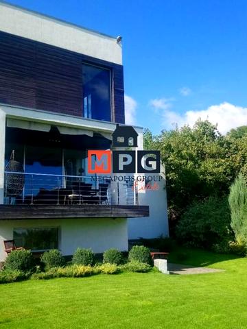 Абрикосова, 15