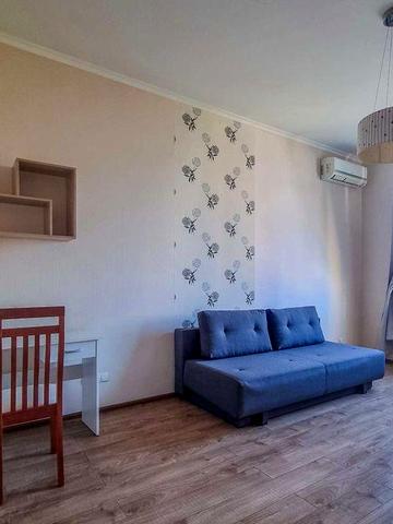 ЕНЕРГОНЕЗАЛЕЖНИЙ БУДИНОК! метро “Чернігівська”, по вул. Хоткевича 8