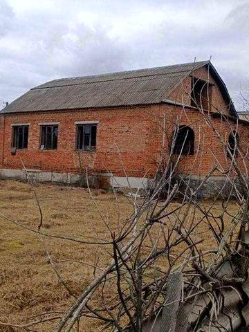 Продаж будинку та земельний участок