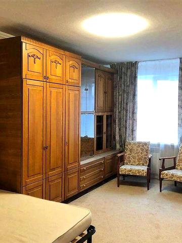 Чорнобильська, 13а Гарна 1 кімнатна. 36/17/9,  6/16п, метро-10 хв.