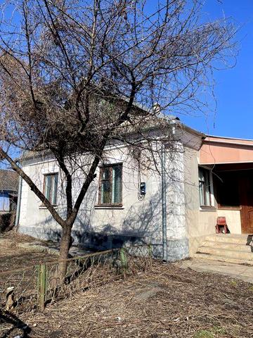 Будинок з ділянкою по вул. Захисників України 31500$