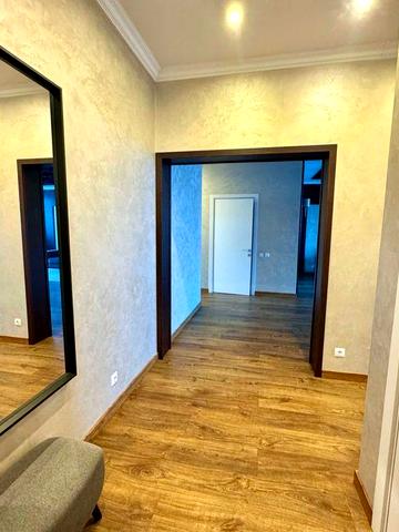 Сдам квартиру з 2 спальнями на низькому поверсі