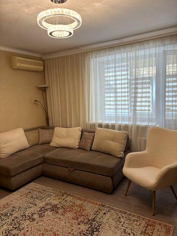 Простора 3 кімнатна квартира в Центрі