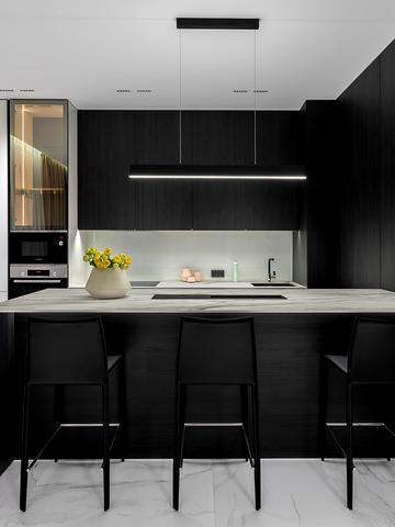 Богдана Хмельницького вул., 80